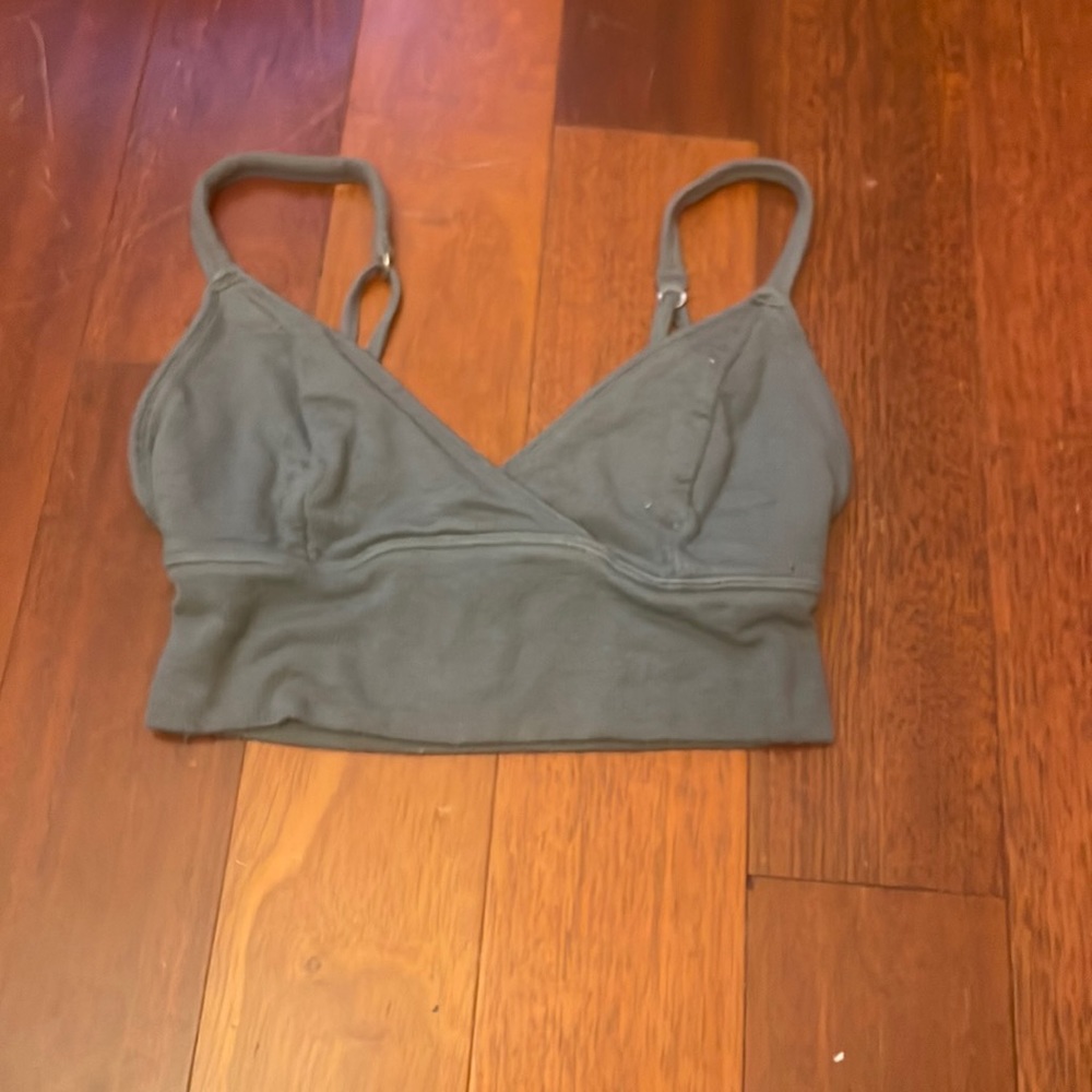 i am selling a very cute crop top, with good quality, it’s cotton!!